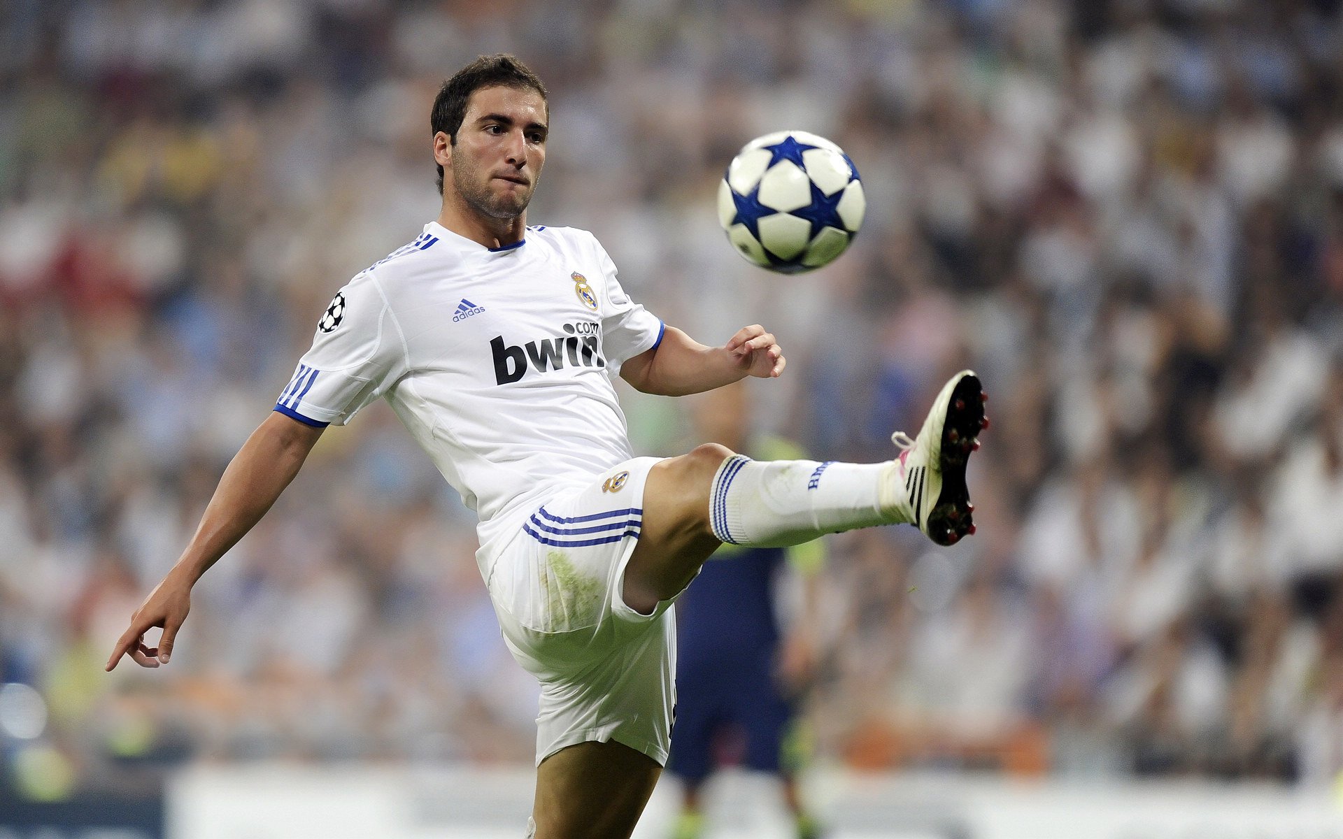 霍勒迪连续命中两记中投雄鹿锁定胜局，雄鹿霍勒迪和奇才霍勒迪